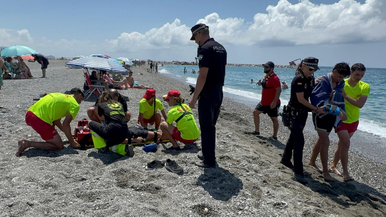 Los bañistas no han quitado ojo al dispositivo