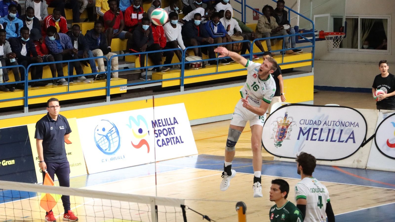 Kukartsev cerró al saque el primer set y volvió a ser el máximo anotador del partido