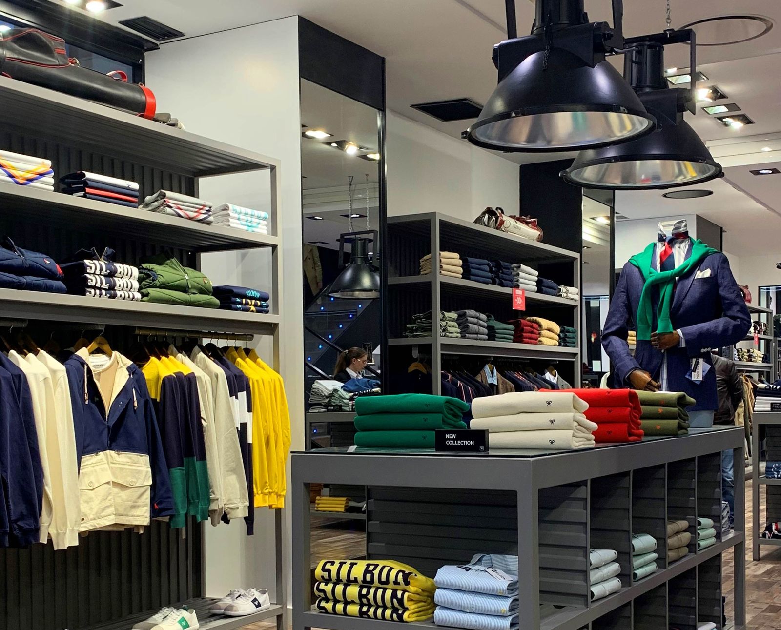 Interior de una tienda de Silbon.