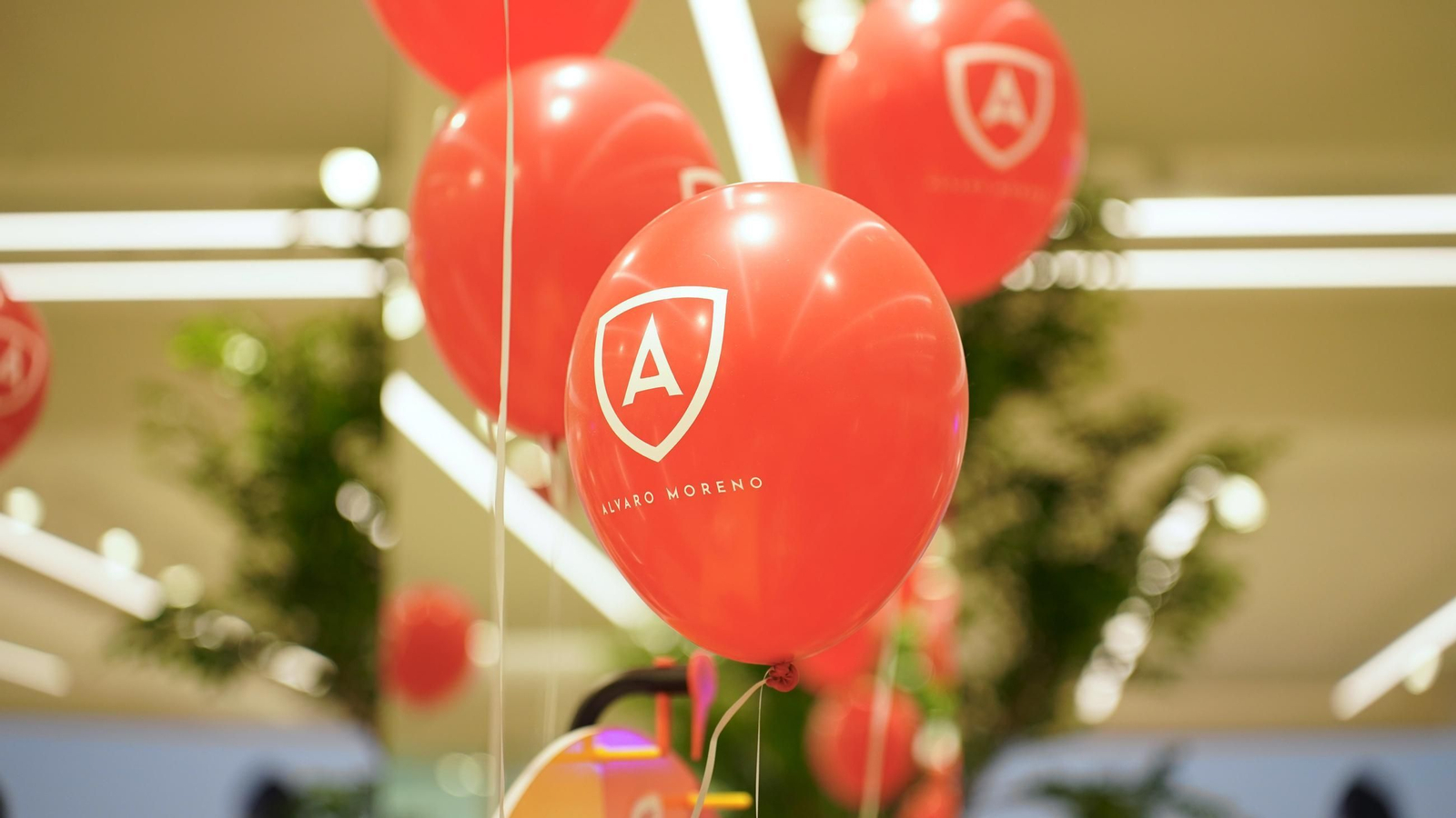 Fotos de la apertura de la marca Álvaro Moreno en el Centro Comercial Puerta Europa de Algeciras