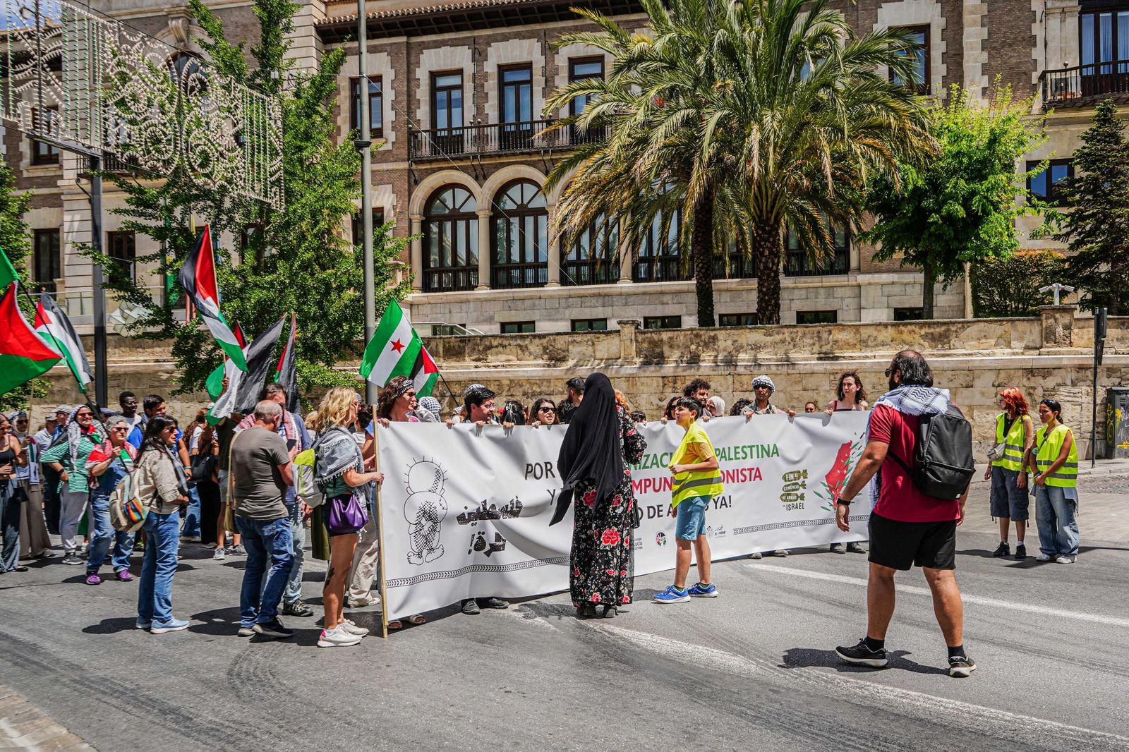 Las mejores imágenes de la manifestación contra el comercio de armas y relaciones con Israel en Granada