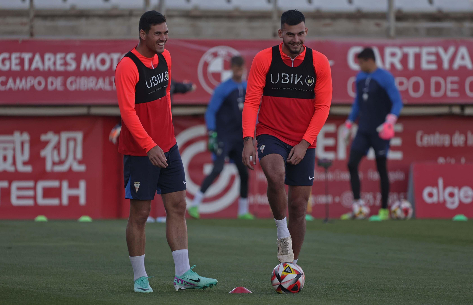 La vuelta a los entrenamientos del Algeciras después del descanso de Navidad, en imágenes