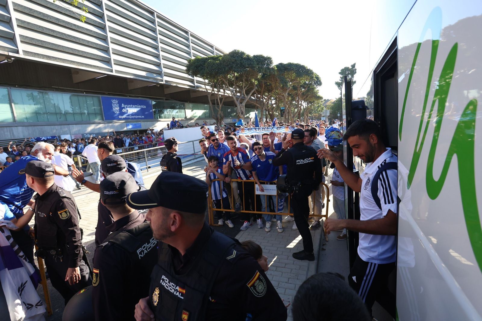 Así ha sido el recibimiento al Xerez CD en los aledaños de Chapín para el derbi