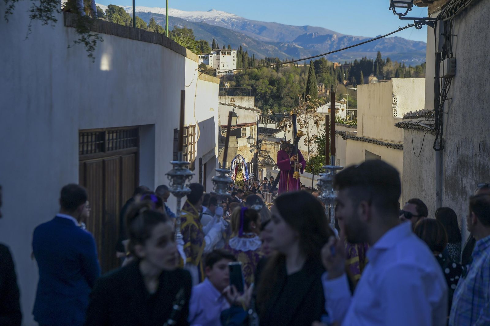 Galería: La Estrella sube en vía crucis al Cerro de San Miguel
