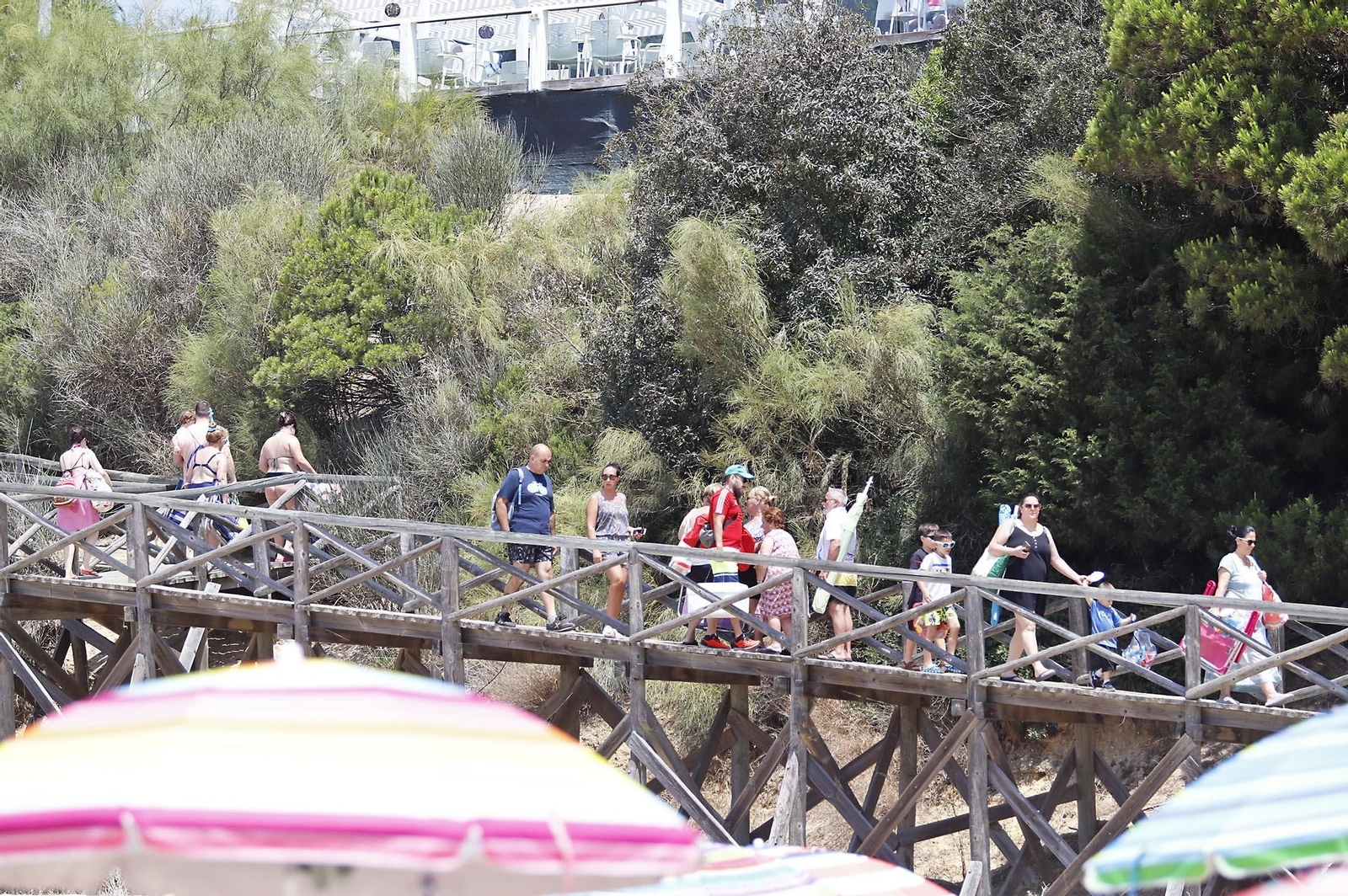 Las imágenes de la jornada de domingo en las playas de Huelva