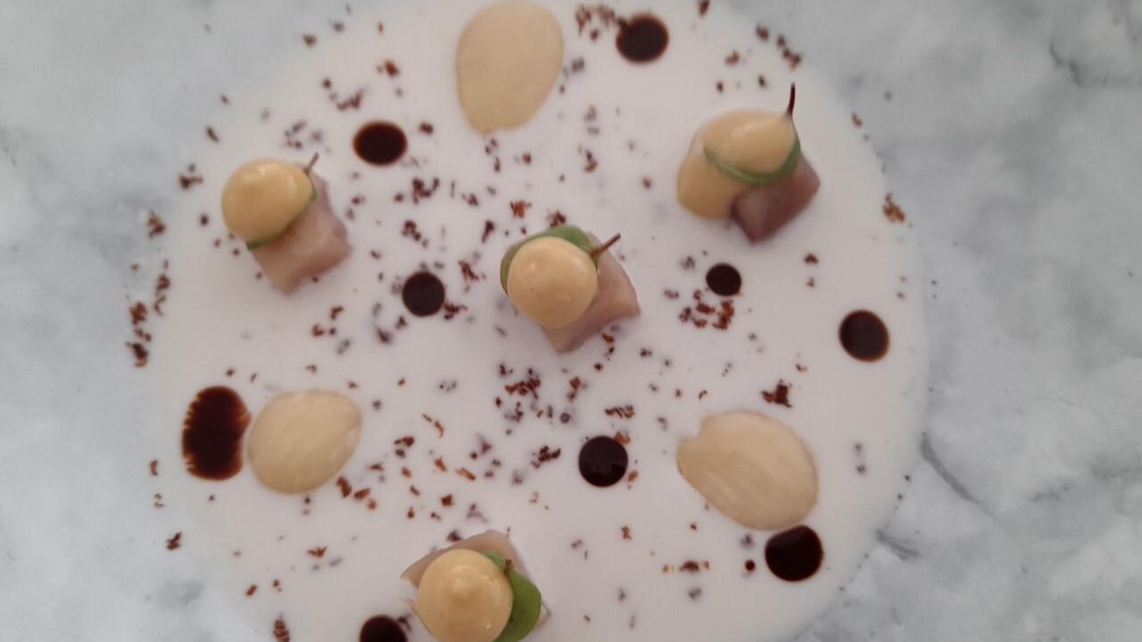 Cuajada de almendras y bonito