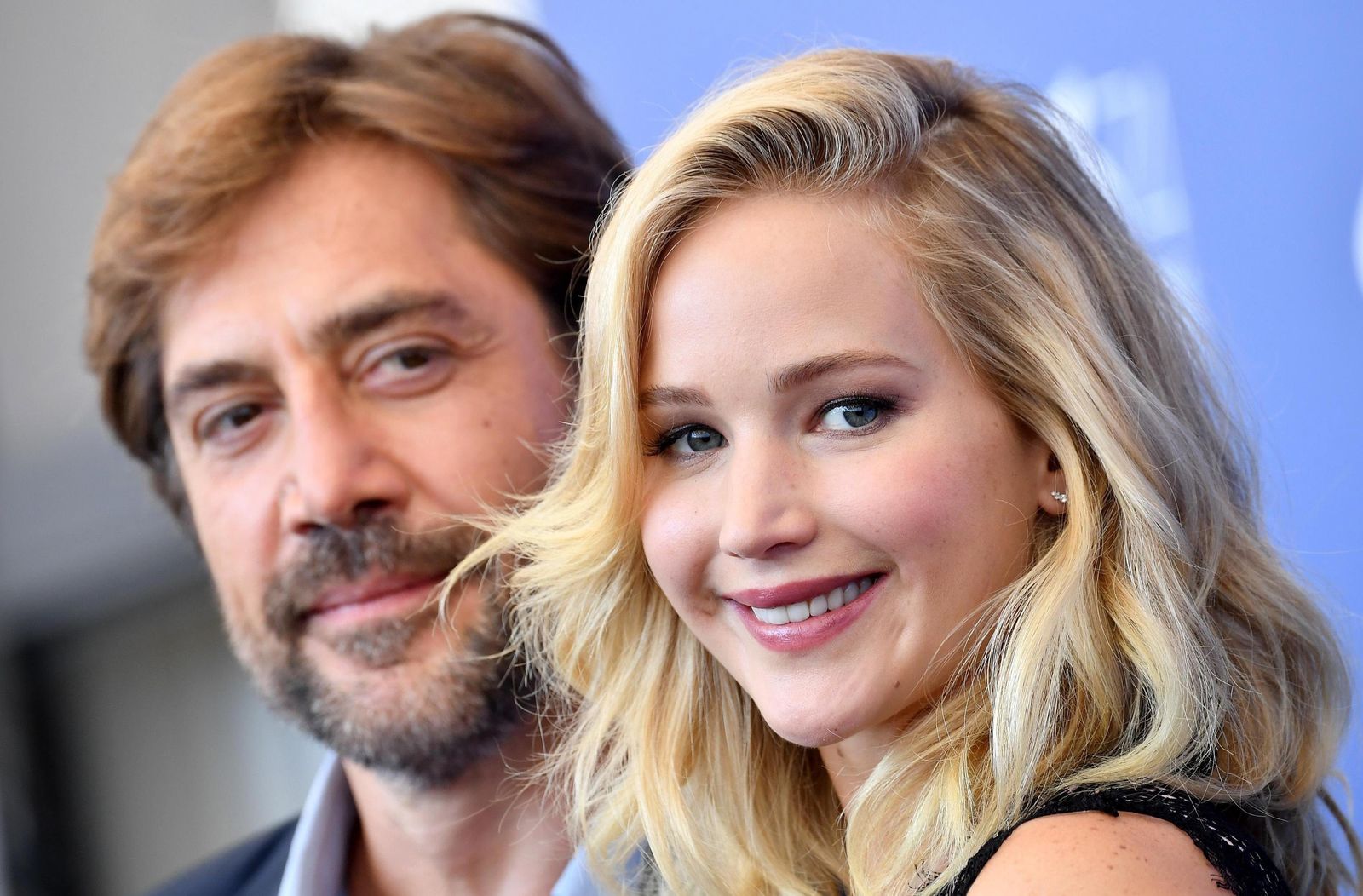 Javier Bardem y Jennifer Lawrence, que encarnan al escritor ególatra y su sumisa esposa, ayer en Venecia.