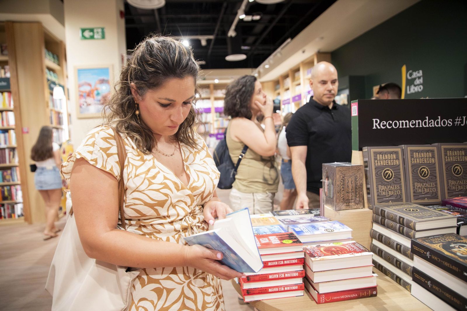 Las imágenes de la apertura de la Casa del Libro en el Centro Comercial Torrecárdenas de Almería