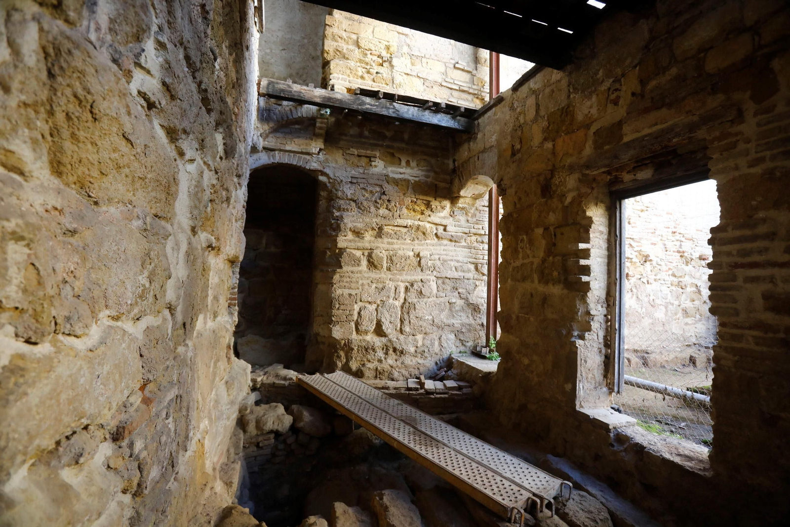 Una ruta en imágenes por los baños árabes de la Pescadería de Córdoba