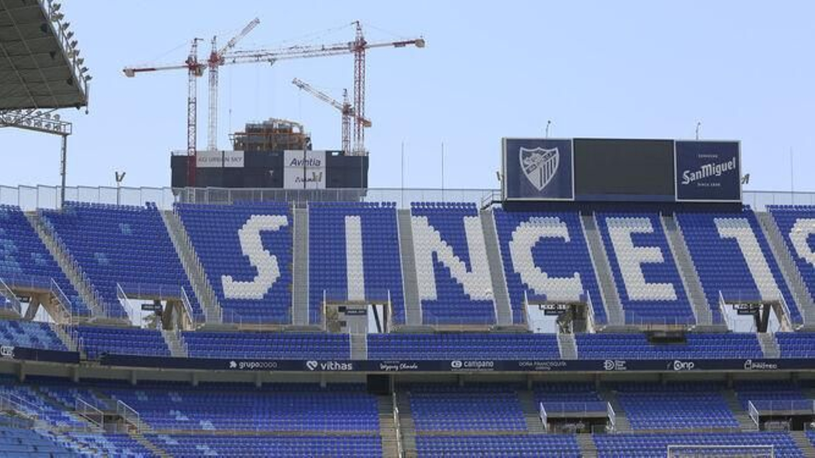 Imagen de los rascacielos de Martiricos desde el estadio Imagen de los rascacielos de Martiricos desde el estadio
