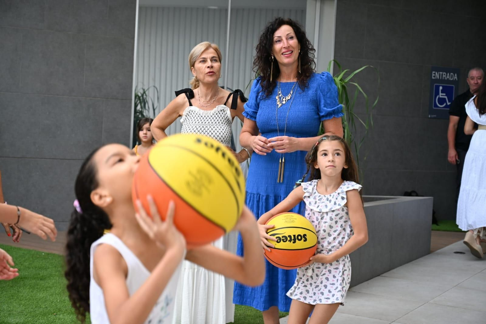 Vázquez y Laynez han visitado el espacio Alma y los alumnos de verano