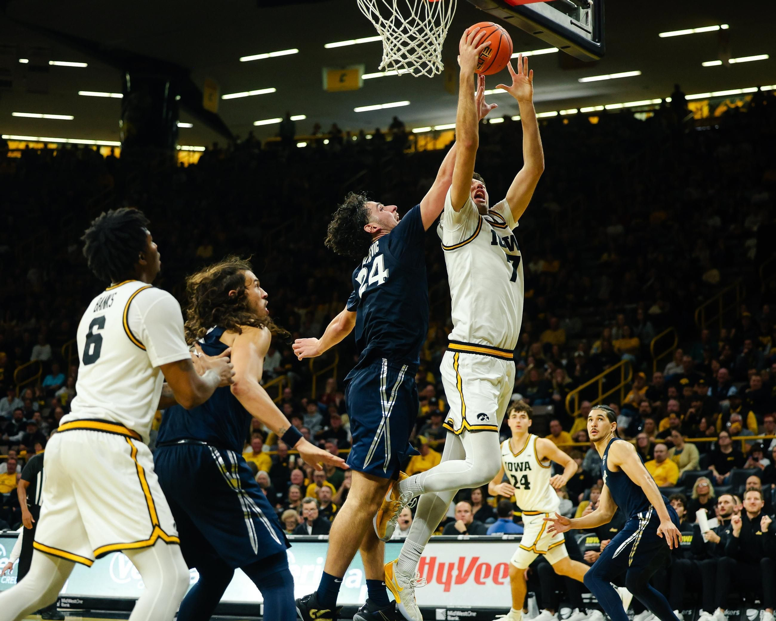 NCAA: Álvaro Folgueiras roza el doble doble