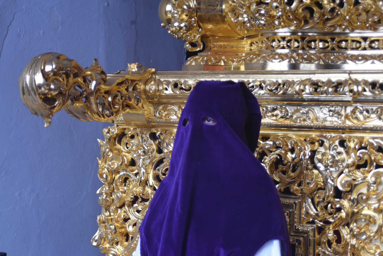 Recogimiento y lágrimas tras la suspensión de la procesión del Císter en este Martes Santo de Córdoba