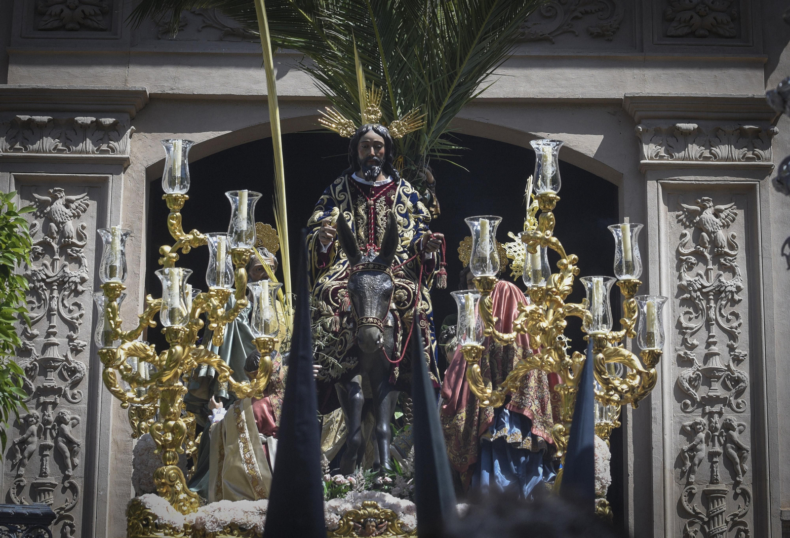 Fotos de la salida de La Borriquita, en el Domingo de Ramos de Sevilla