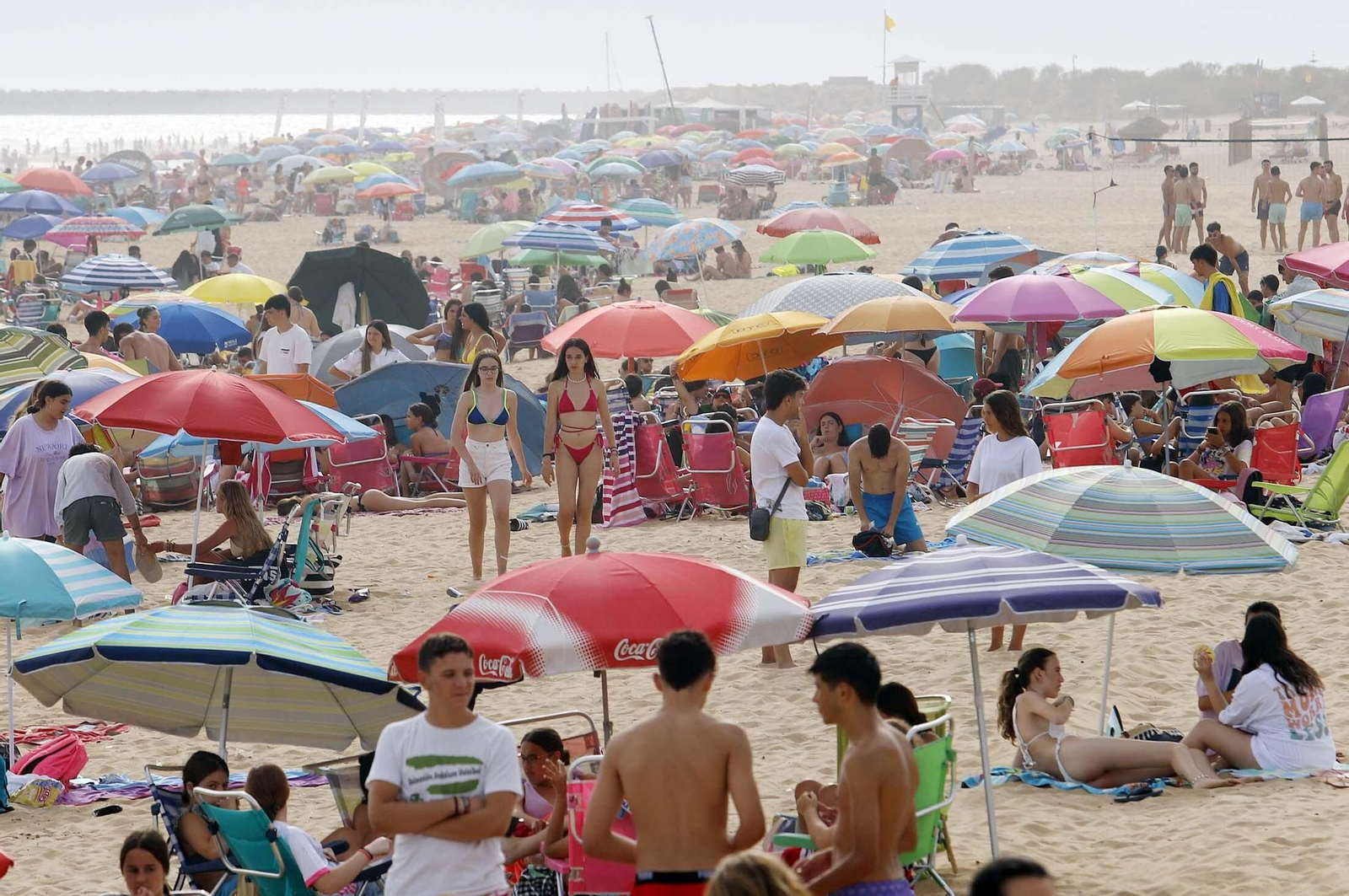 Ambiente en la playa de Mazagón en la tarde del martes, en imágenes