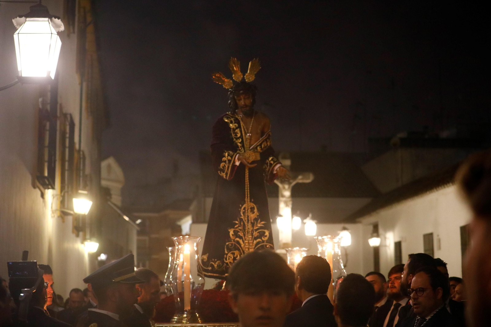 El vía crucis del Señor de la Humildad y Paciencia de Córdoba, en imágenes