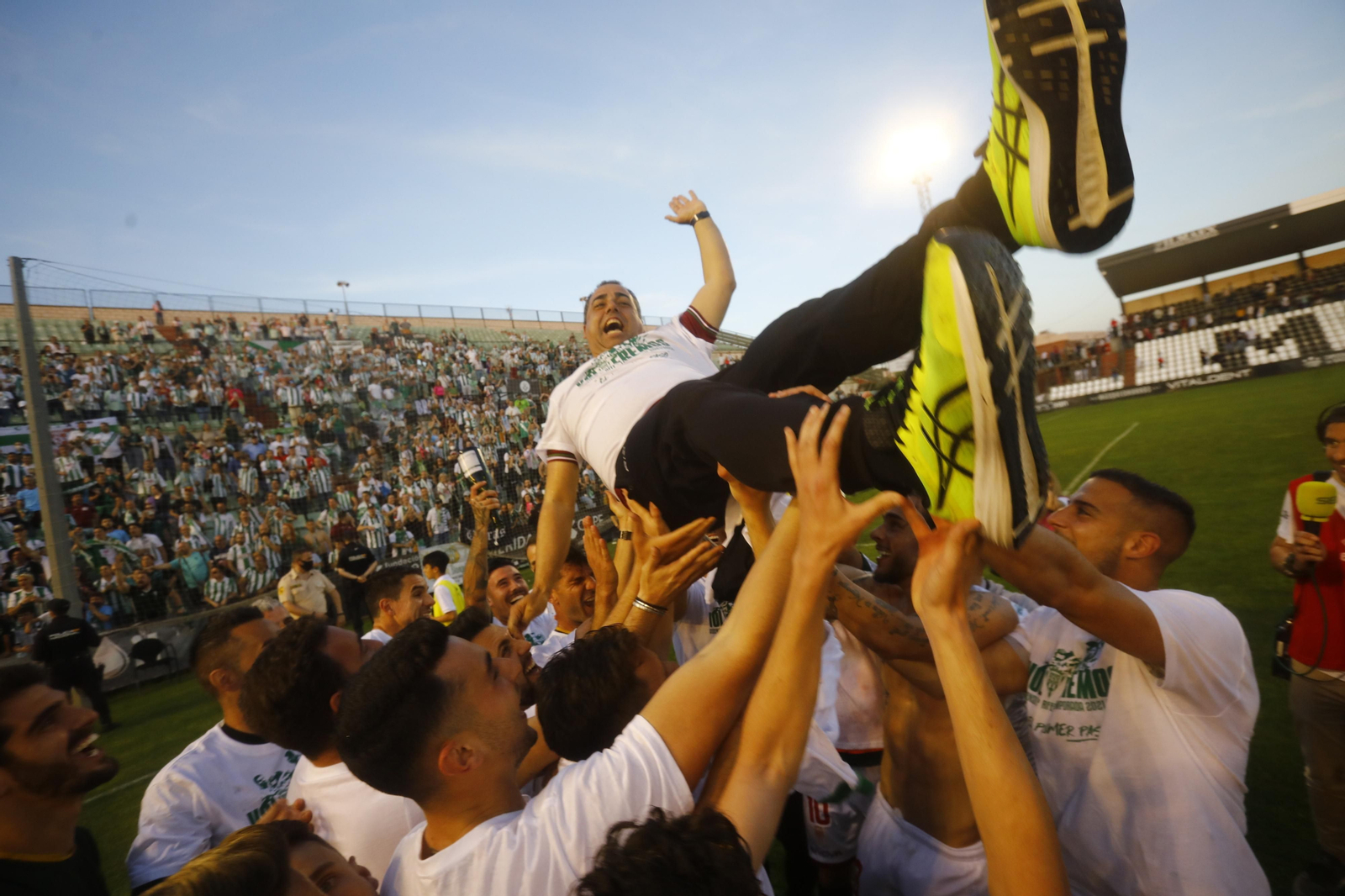 Las imágenes de la fiesta del ascenso del Córdoba CF en Mérida