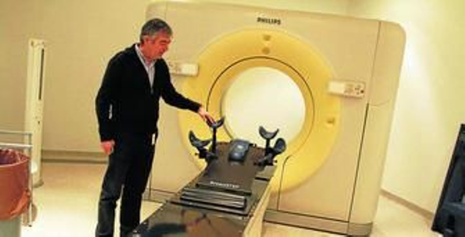 J Los espacios son amplios y diáfanos y ofrecen la mayor comodidad a los profesionales y a los usuarios, que cuentan con sala de espera, vestuario...