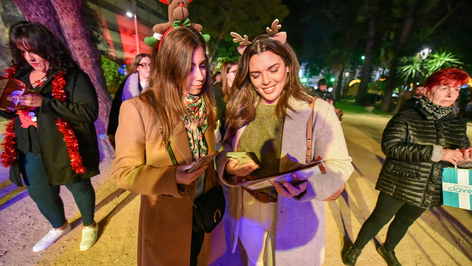 La yincana solidaria 'A por el gordo' en La Línea, en imágenes