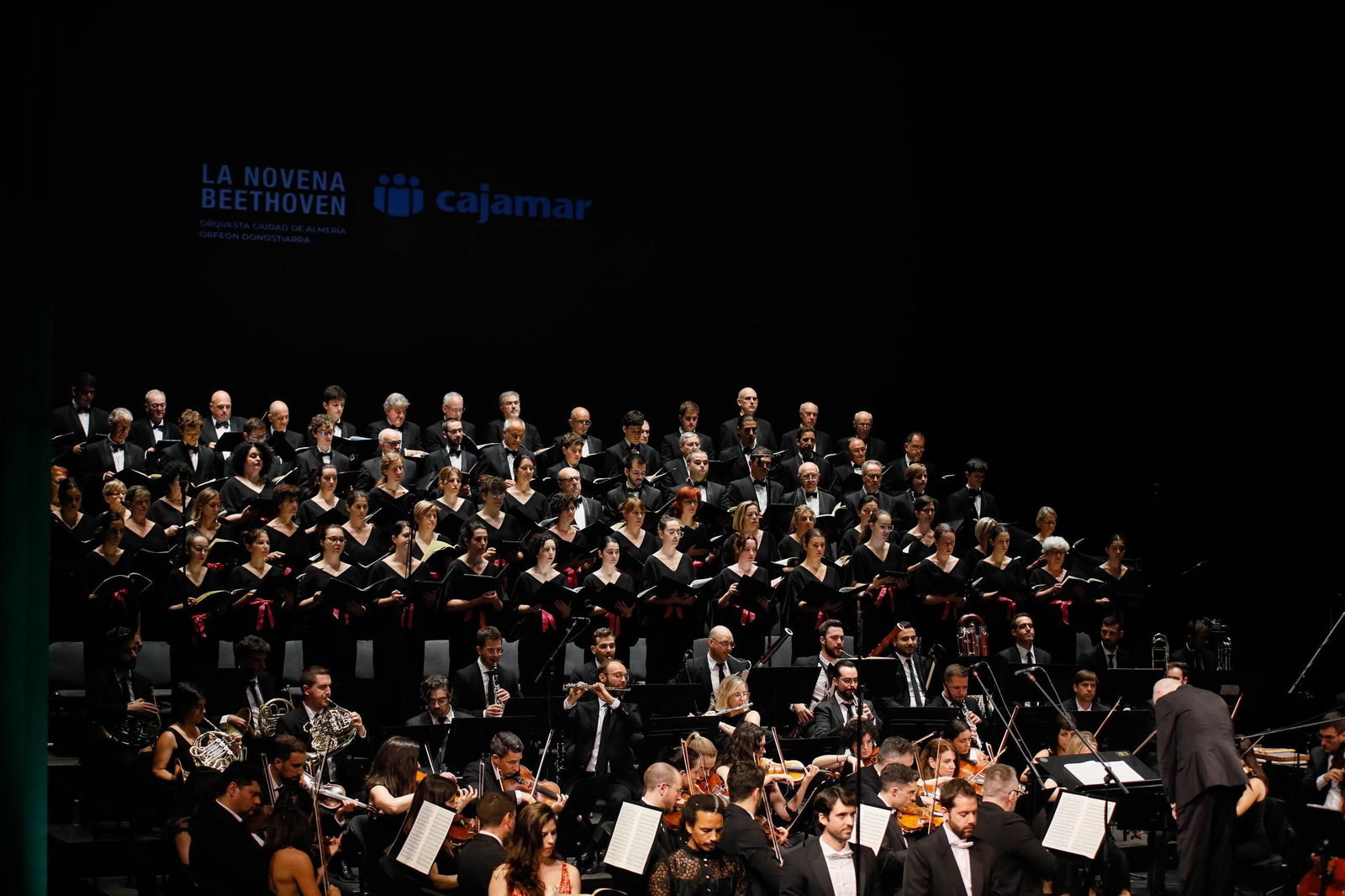 Imágenes de la novena Beethoven interpretado por la OCAL y Orfeón para Cajamar