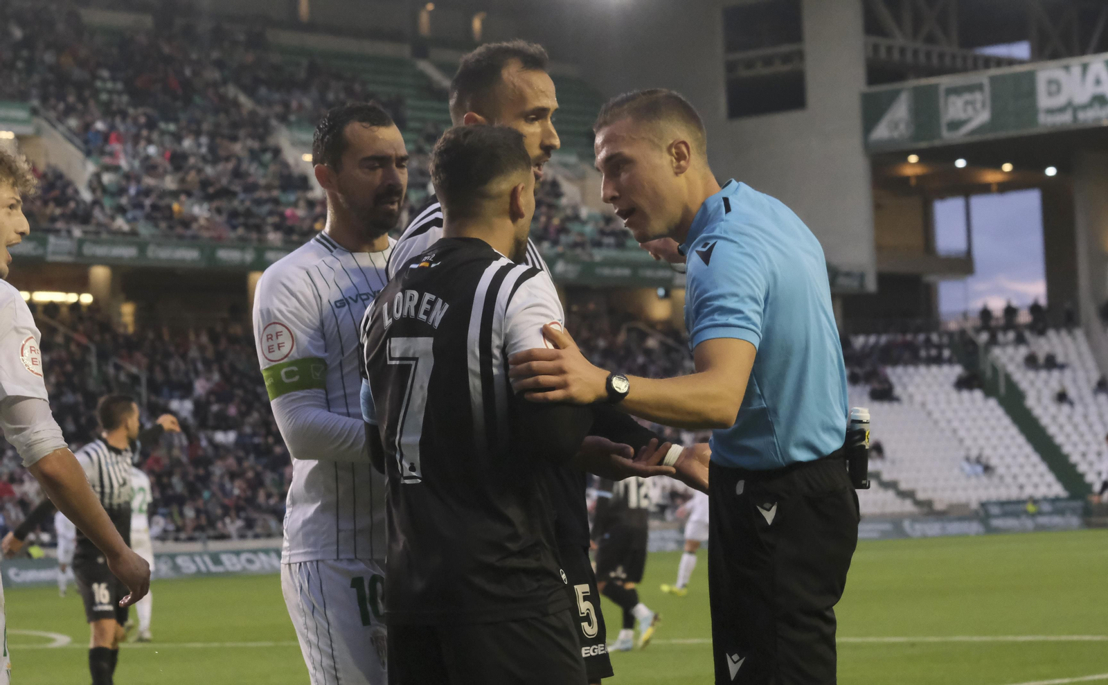 Tárraga Lajara media en una discusión entre jugadores del Córdoba CF y la Balona.