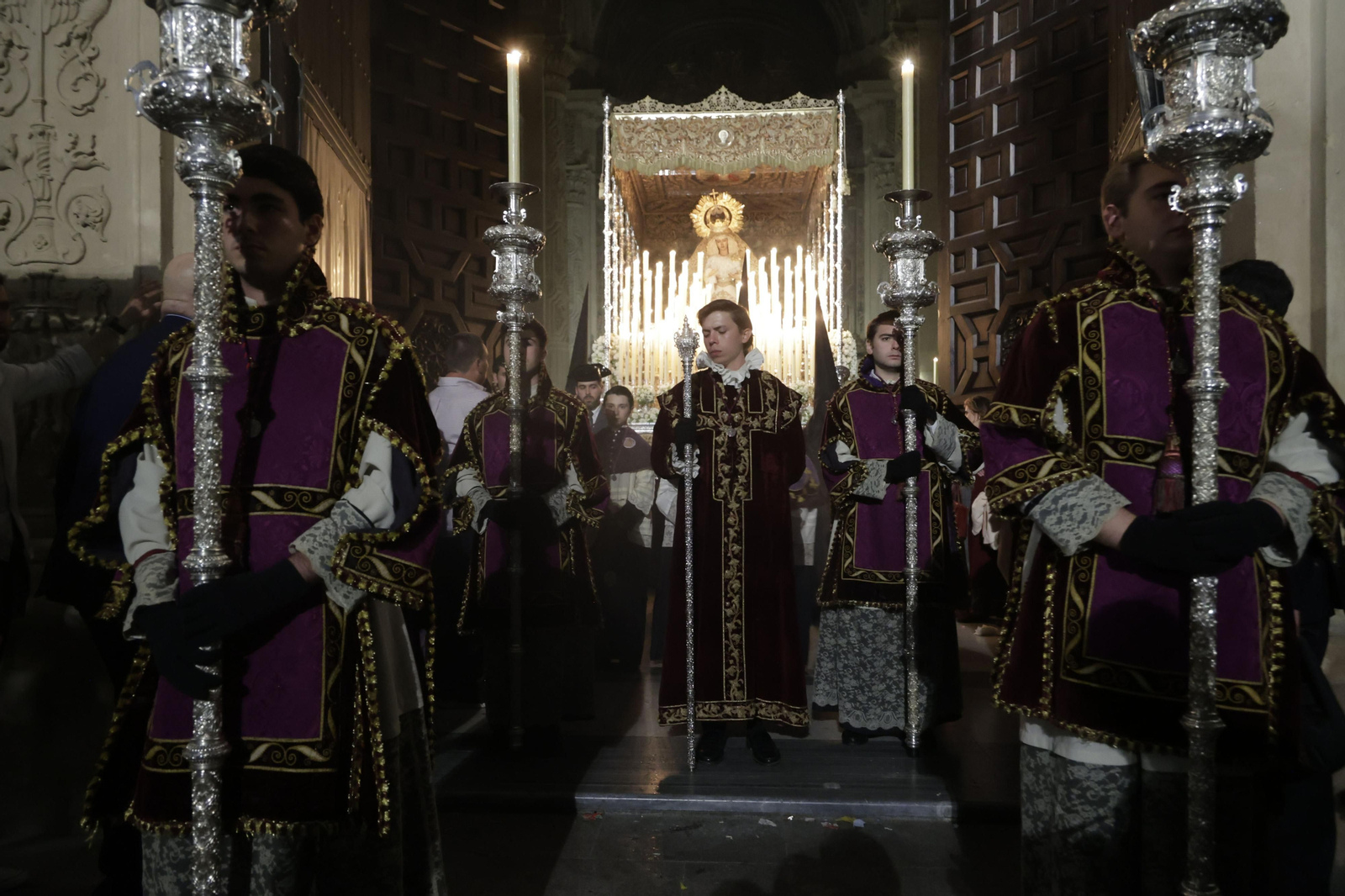 La salida de la Hermandad de el Amor en imágenes