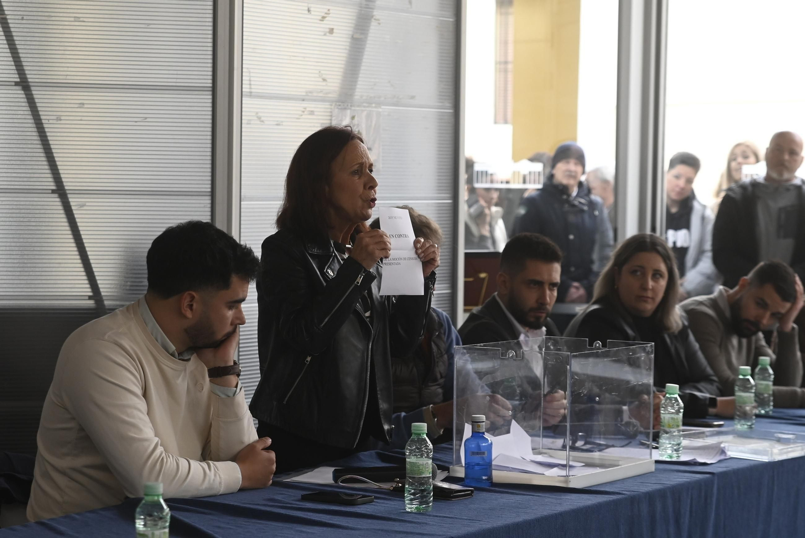 El tenso pleno de la moción de censura en Peñarroya-Pueblonuevo, en imágenes