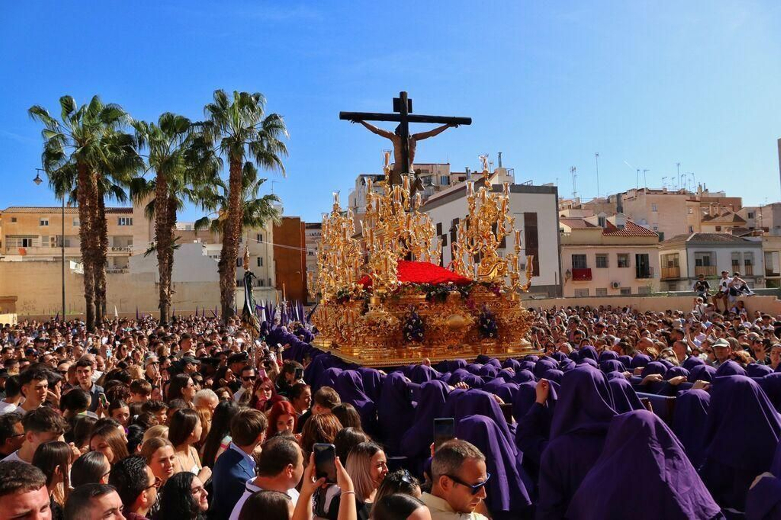 Cristo de la Salud a su salida de la iglesia de San Pablo este pasado Domingo de Ramos.