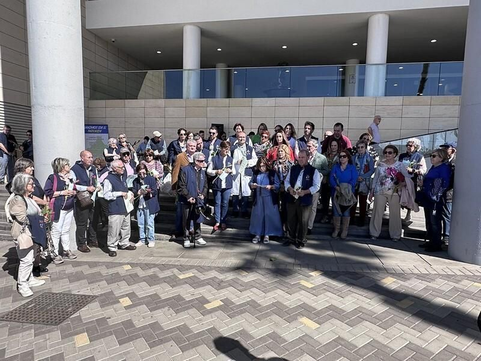 Lectura del manifiesto en la puerta del Hospital Universitario Torrecárdenas de Almería.