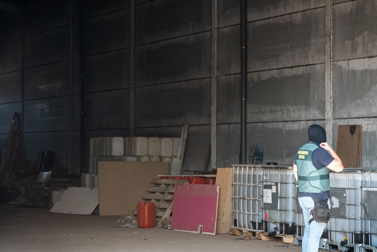 Intervención de la Guardia Civil en una nave de San Juan en la operación Barros