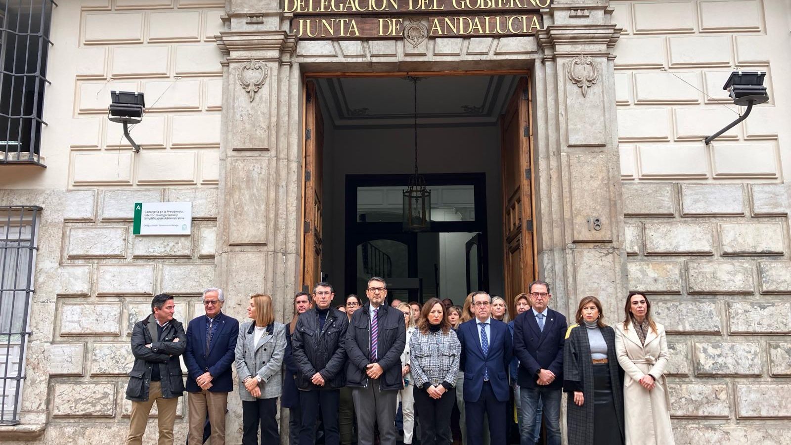 Minuto de silencio en la Delegación de la Junta en Málaga.