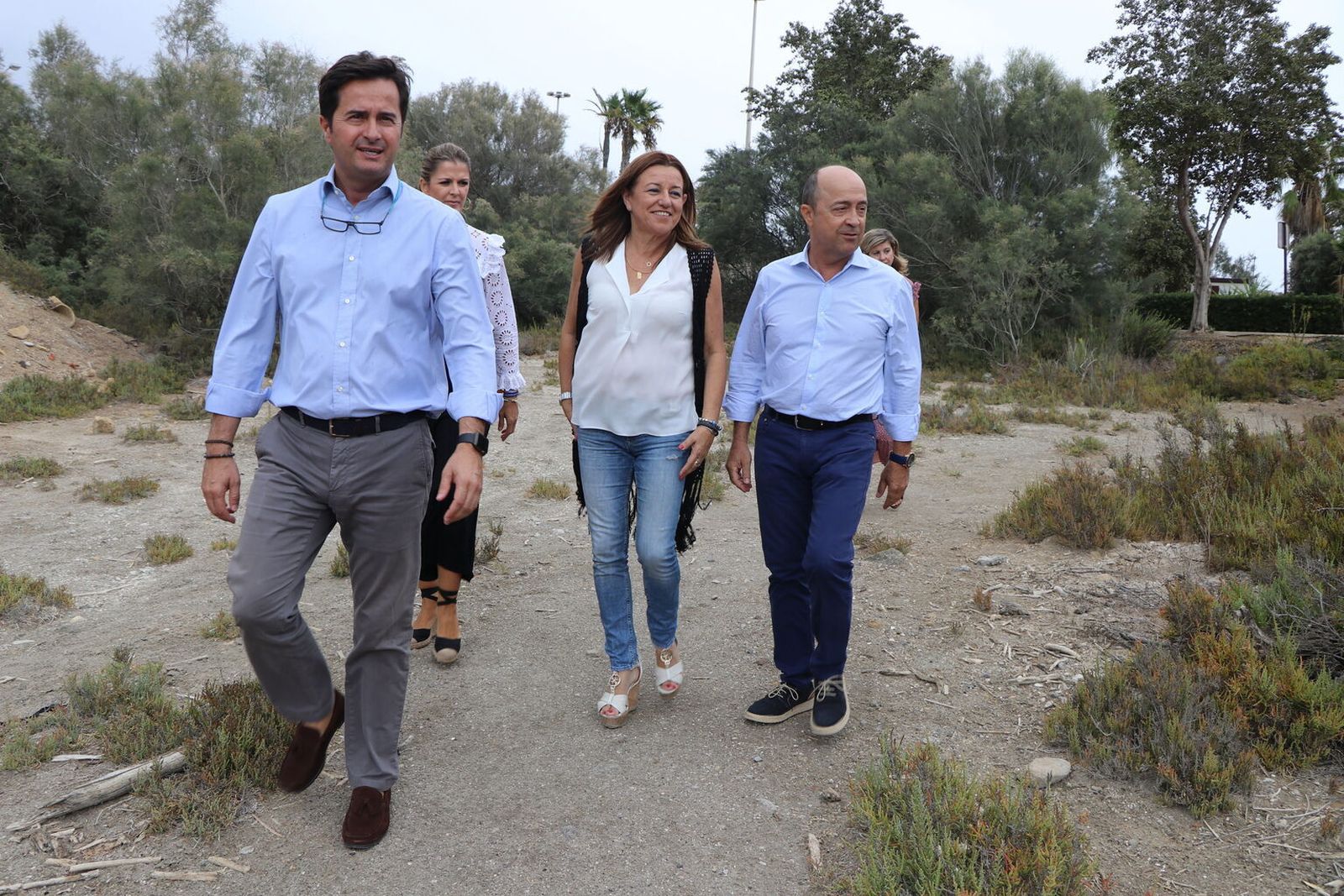 Imagen de archivo de una visita de Francisco Góngora a los terrenos donde se construirá el IES en Almerimar.