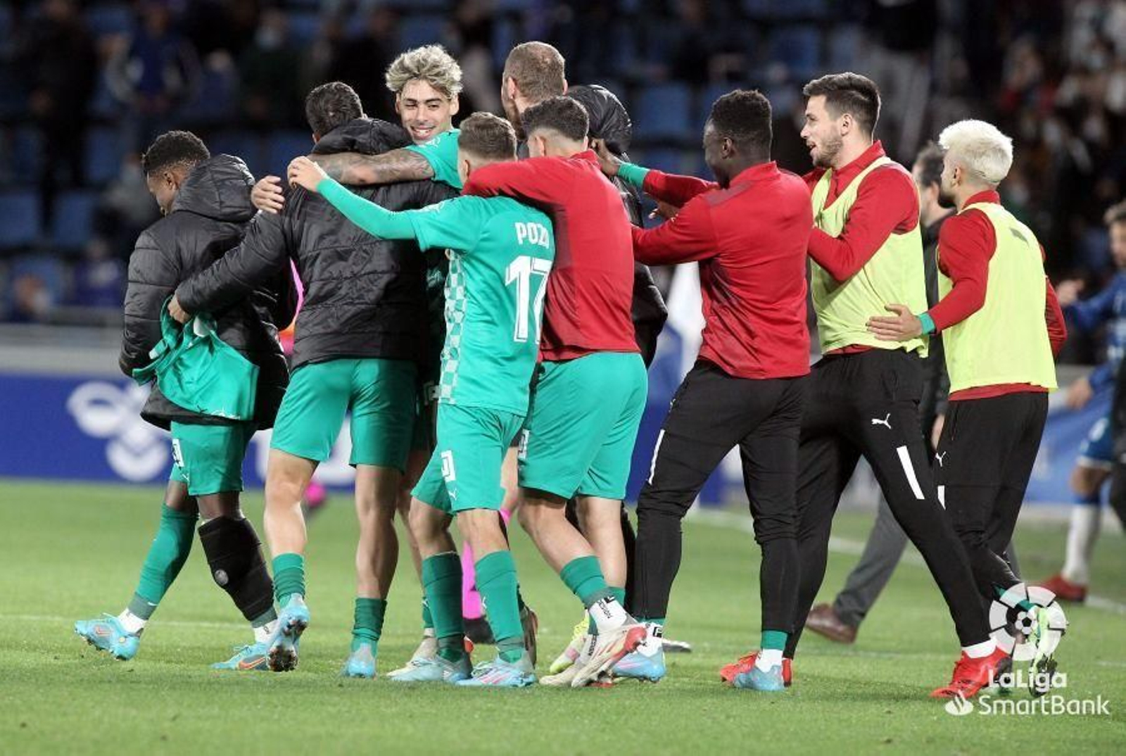 Los jugadores rojiblancos celebran la victoria en Tenerife