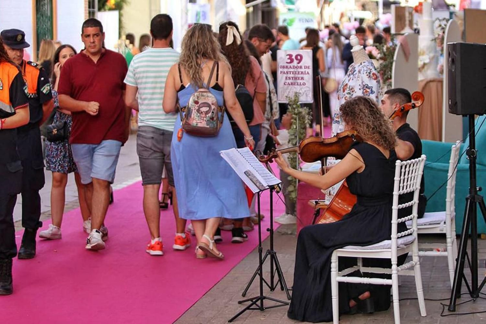 Ambiente en las calles en una edición pasada de Fuente Palmera de Boda. Ambiente en las calles en una edición pasada de Fuente Palmera de Boda.