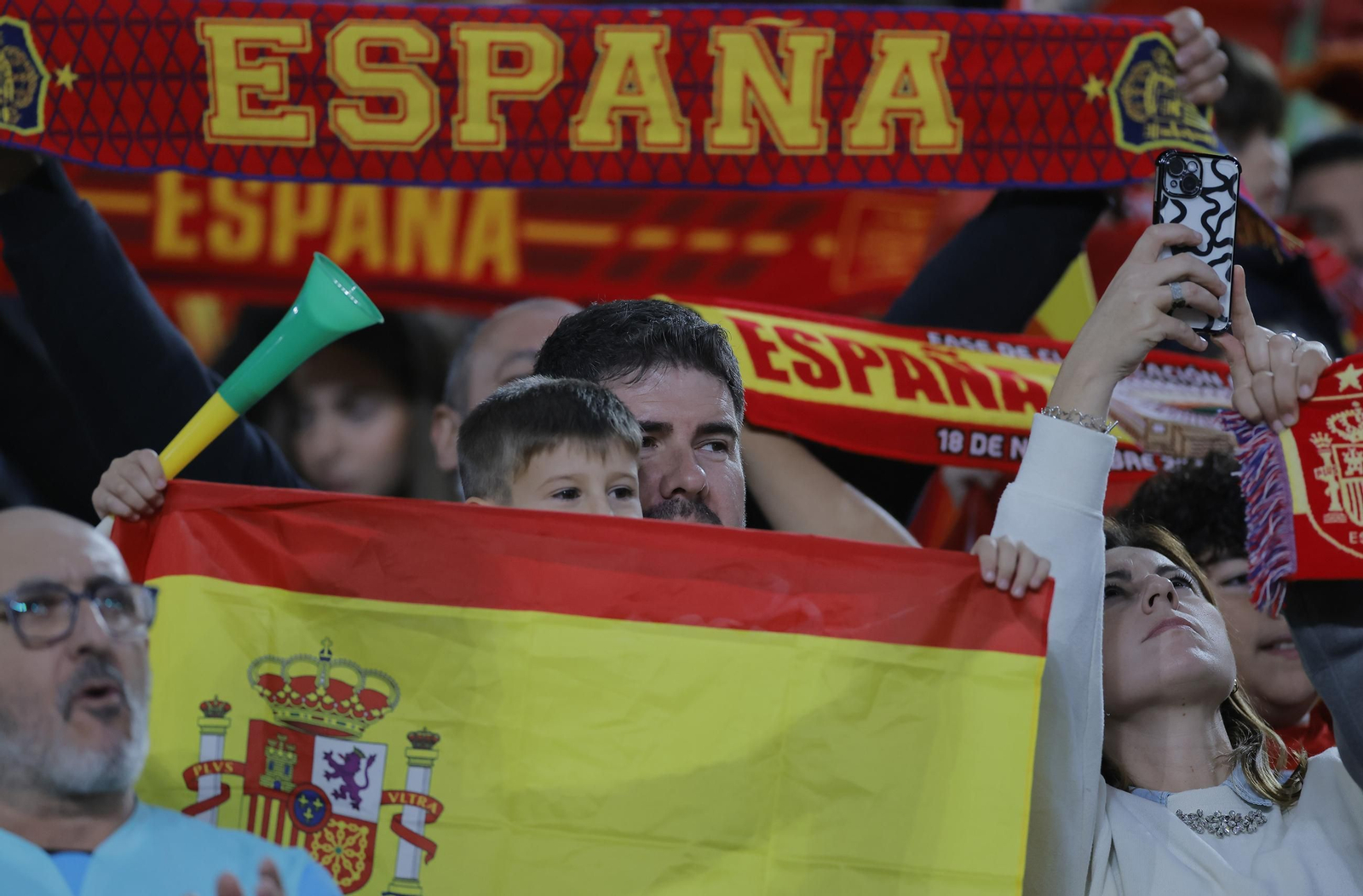 Búscate en las fotos del España - Turquia