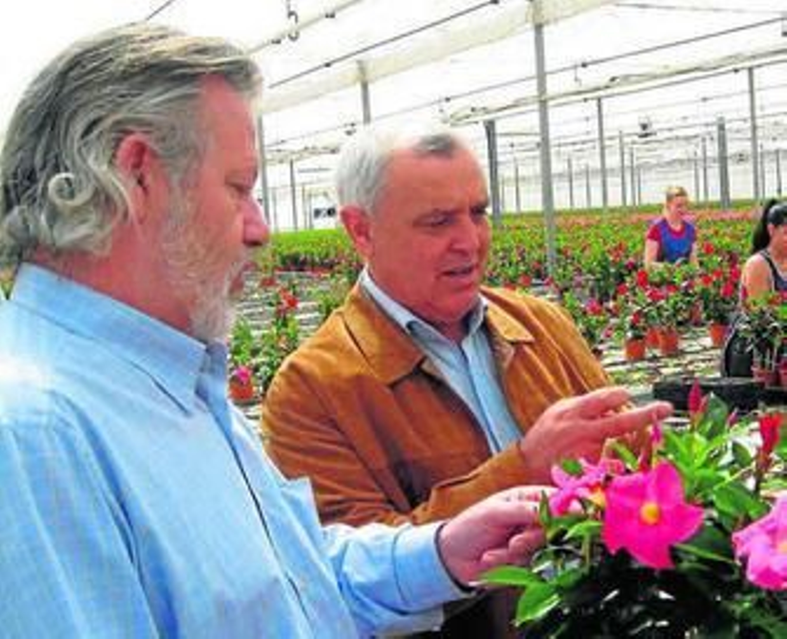 El delegado Juan Deus con el gerente de Laimund, Francisco Luque.