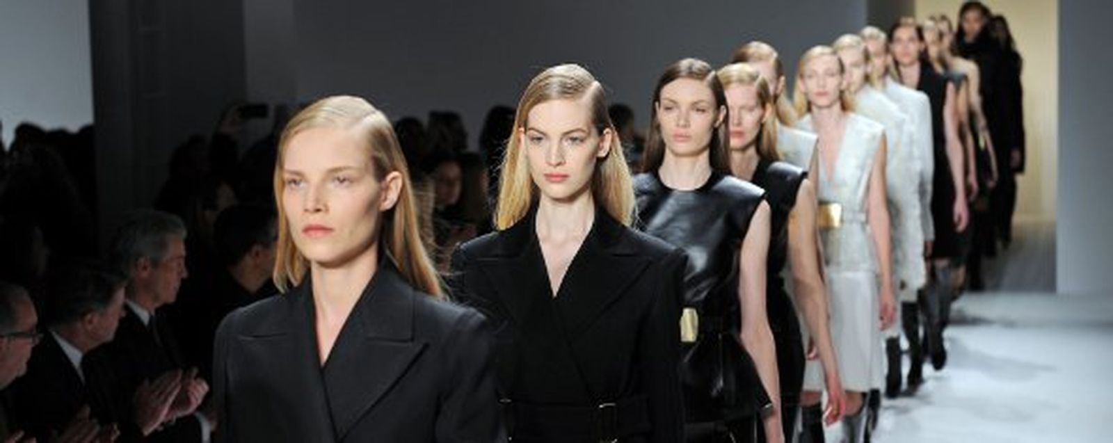 Un modelo de la nueva colección de Calvin Klein. EFE/Peter Foley