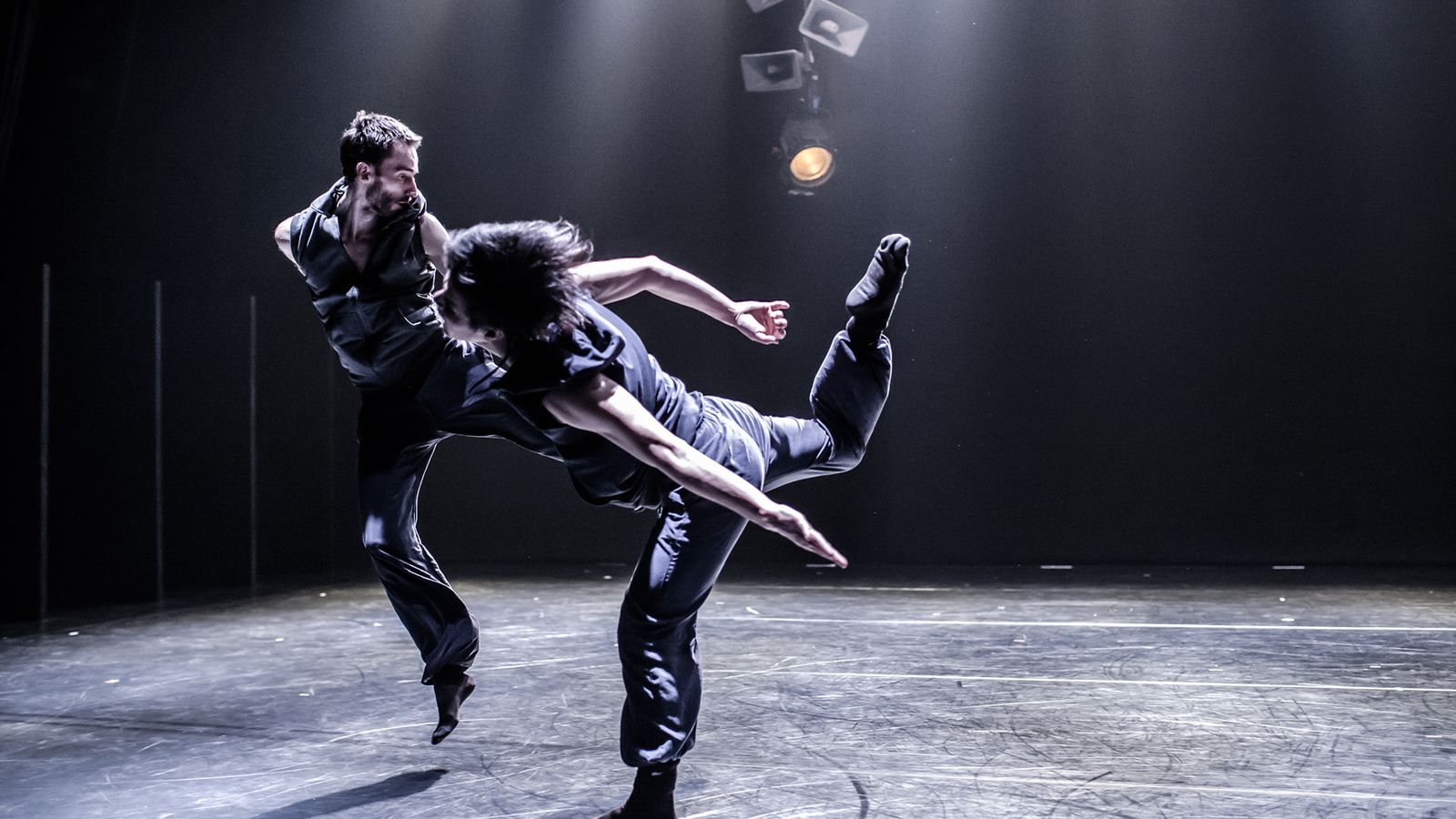 Uno de los dúos de la compleja obra que firma el prestigioso coreógrafo israelí Rami Be'er