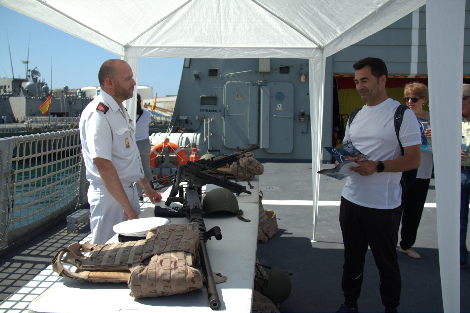 Éxito de participación para ver de cerca el despliegue de las Fuerzas Armadas en Motril
