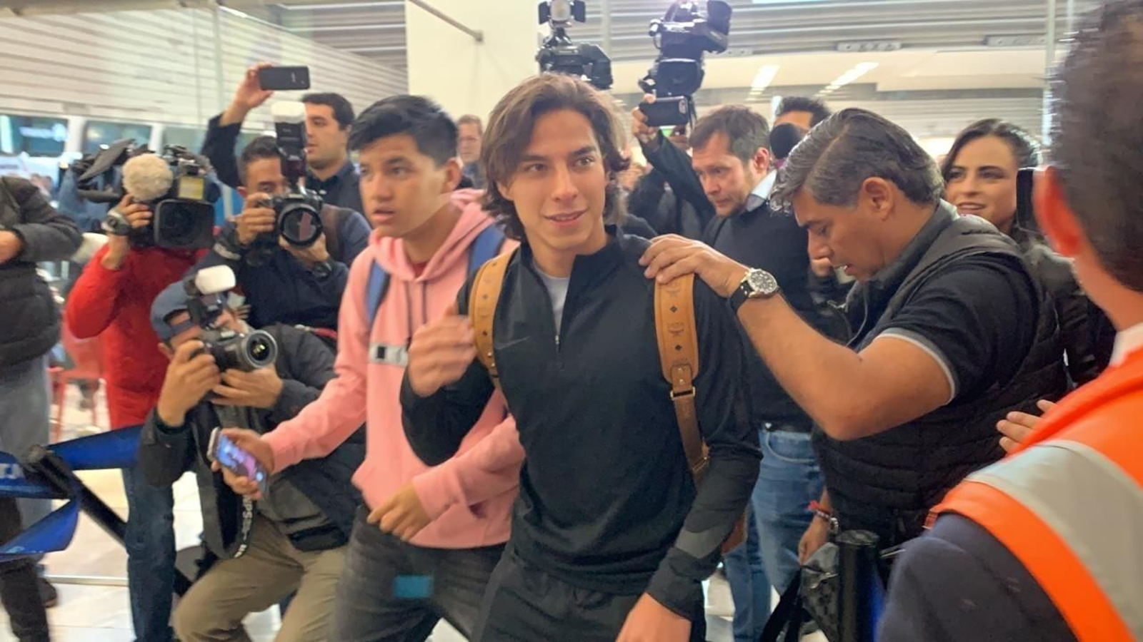 Lainez, ayer, antes de viajar hacia España.