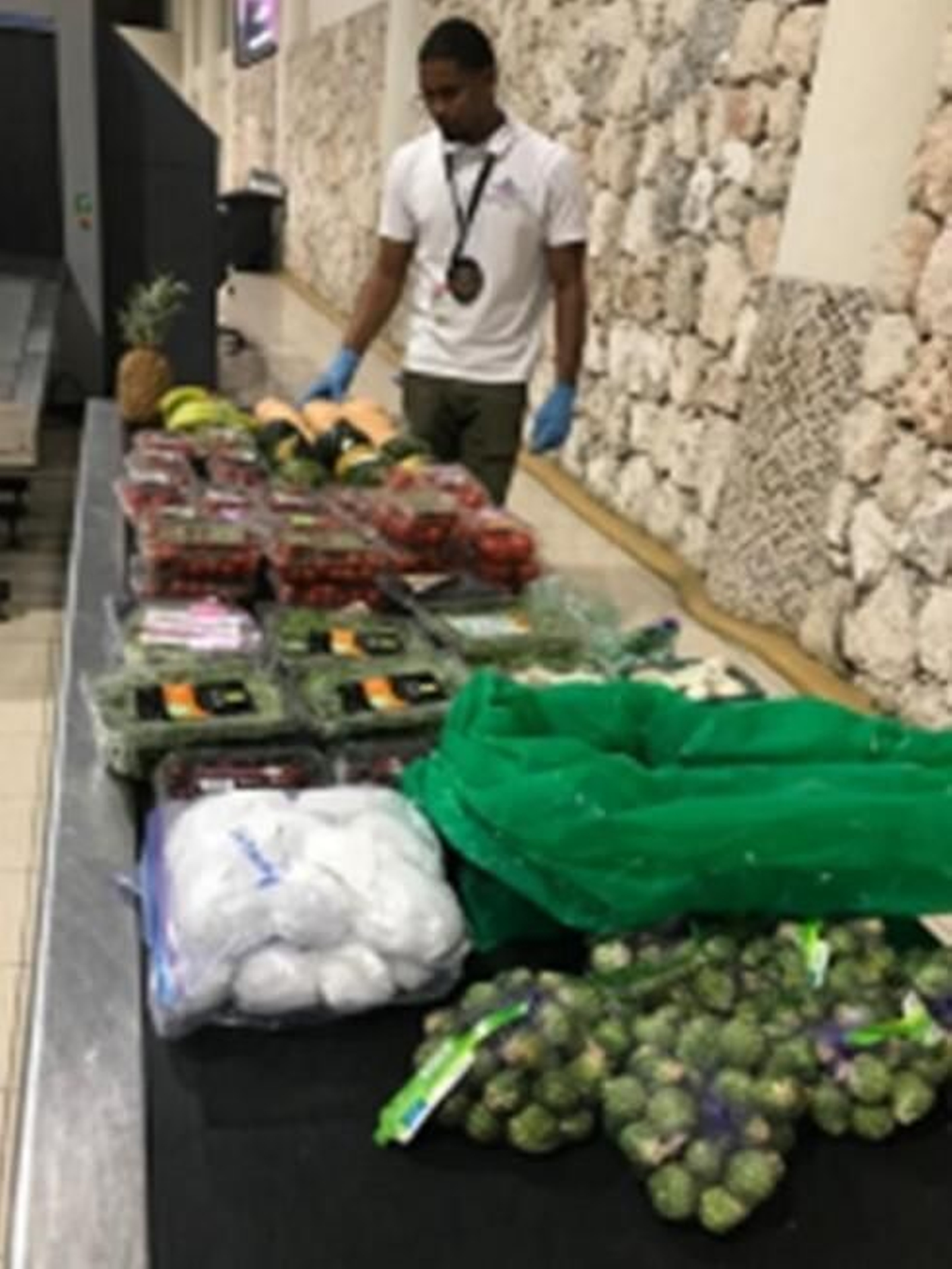 Fruta decomisada a Julio Iglesias Fruta decomisada a Julio Iglesias