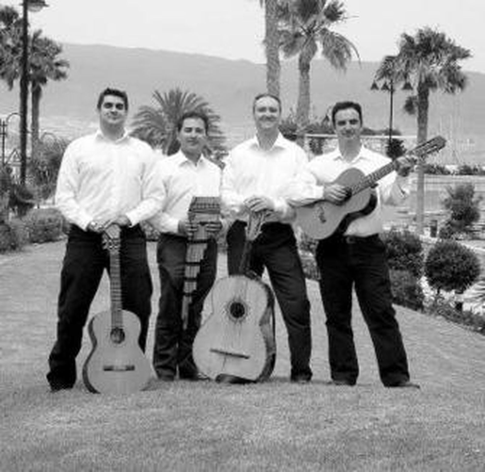 Varios de los componentes del grupo Jacaranda.