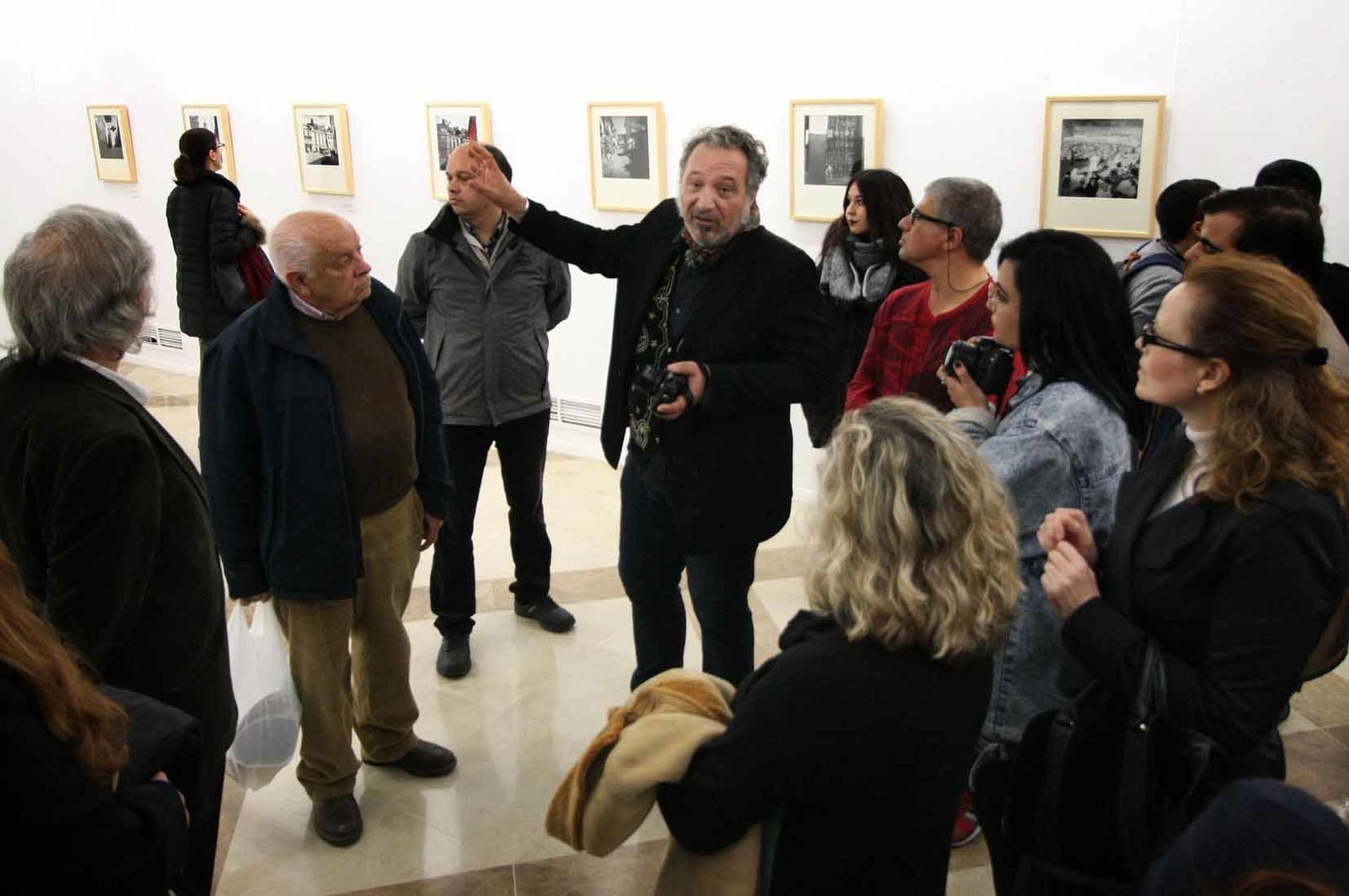 La inauguración de la exposición 'Valparaíso 1940-1950' de Antonio Quintana, 'Latitudes'