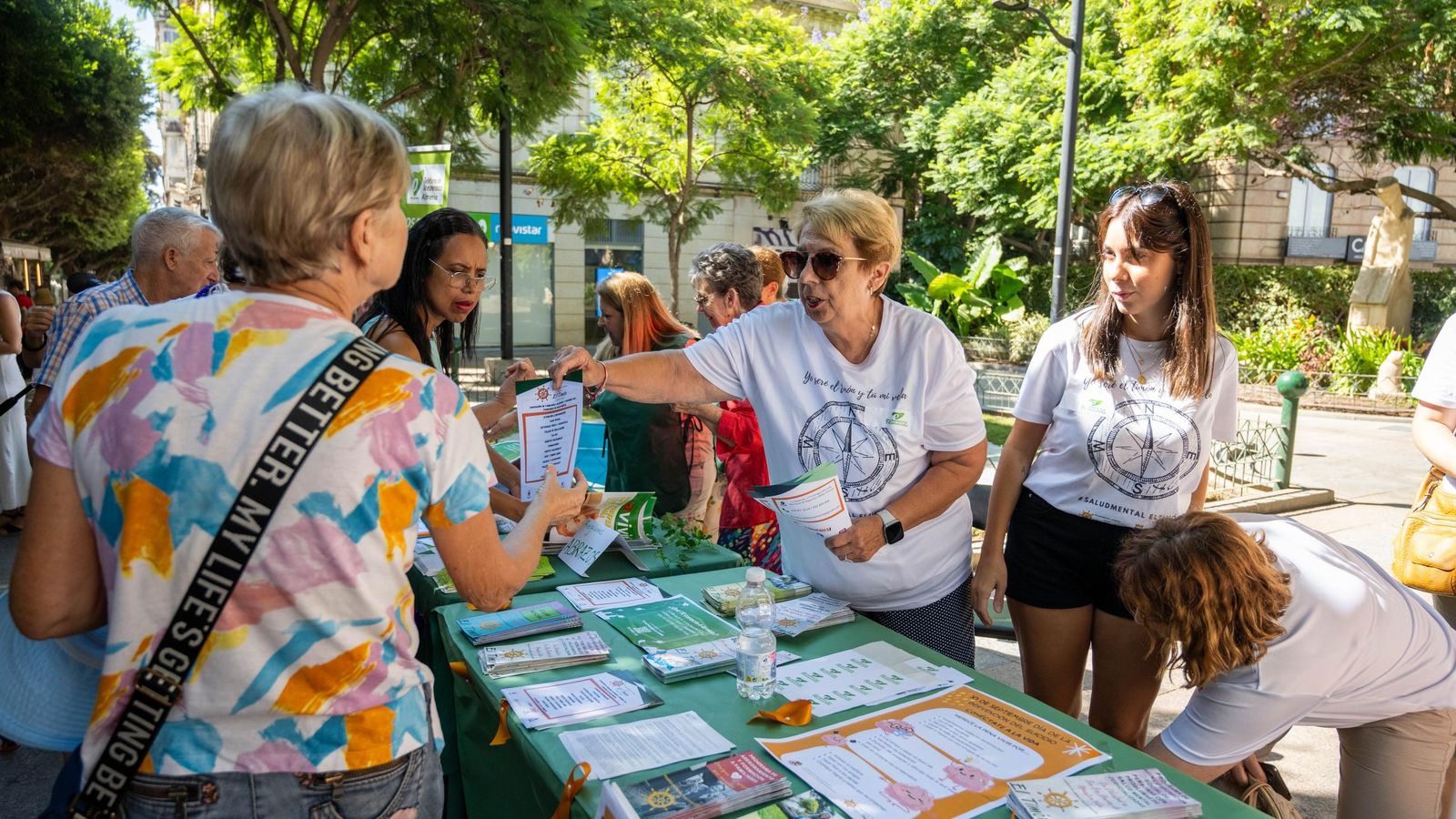 Mesa informativa en la Plaza del Educador de la capital