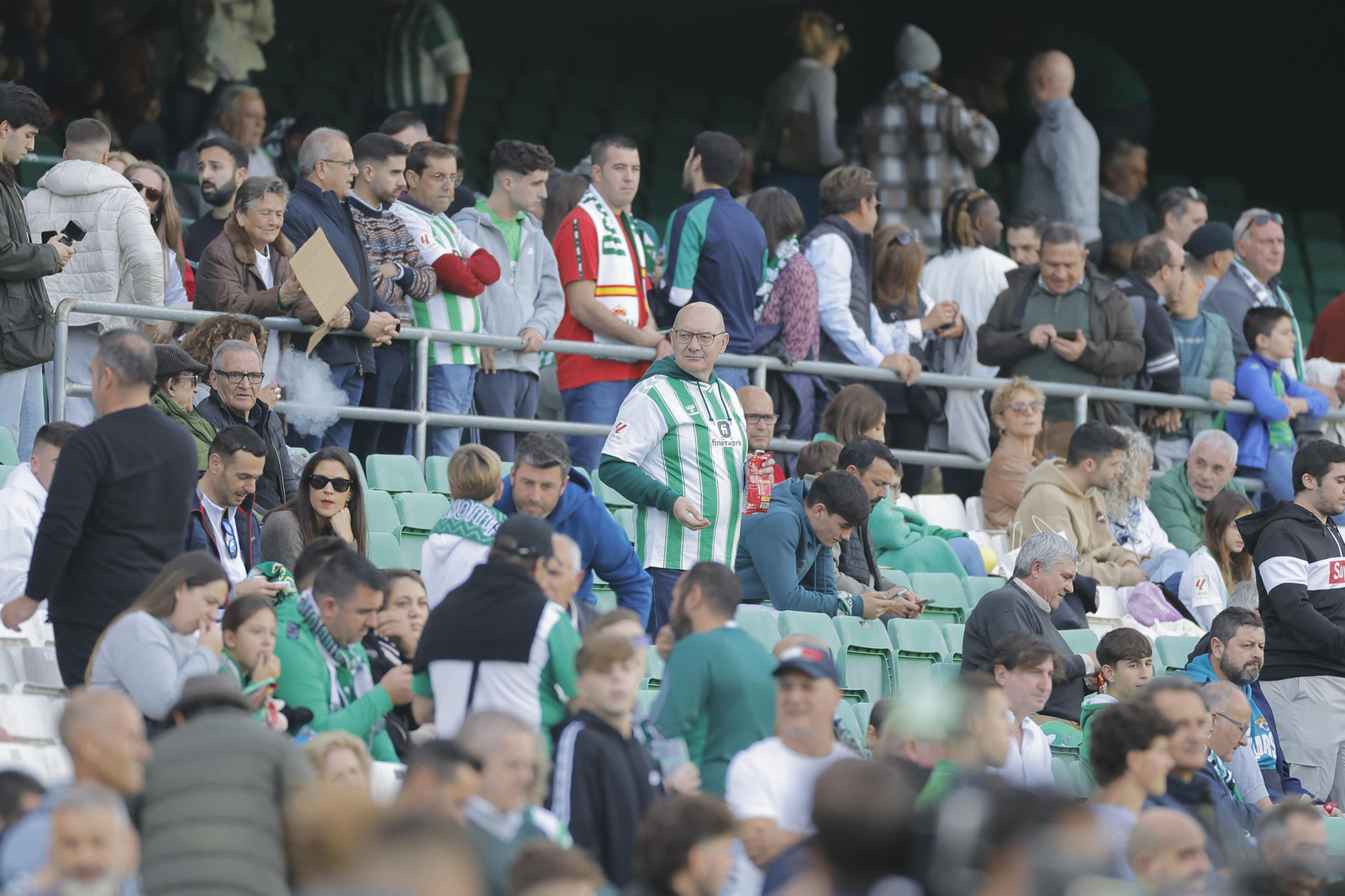 Búscate en las fotos del Betis-Real Madrid
