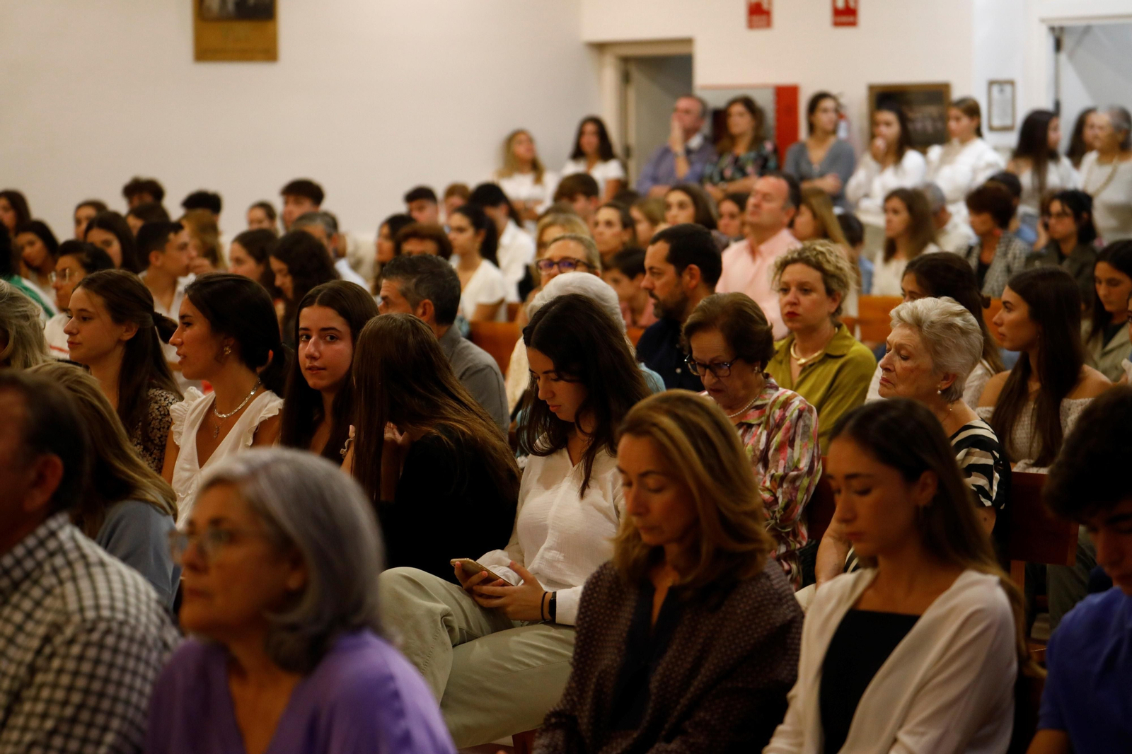 La misa en la parroquia de la Esperanza de Córdoba por Álvaro Prieto, en imágenes