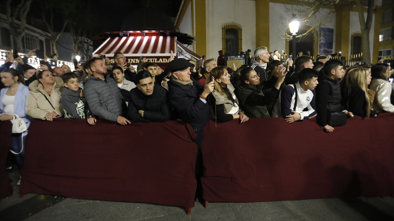 Fotos del Jueves Santo en La Línea: Perdón y la Salud, Gran Poder y Angustias