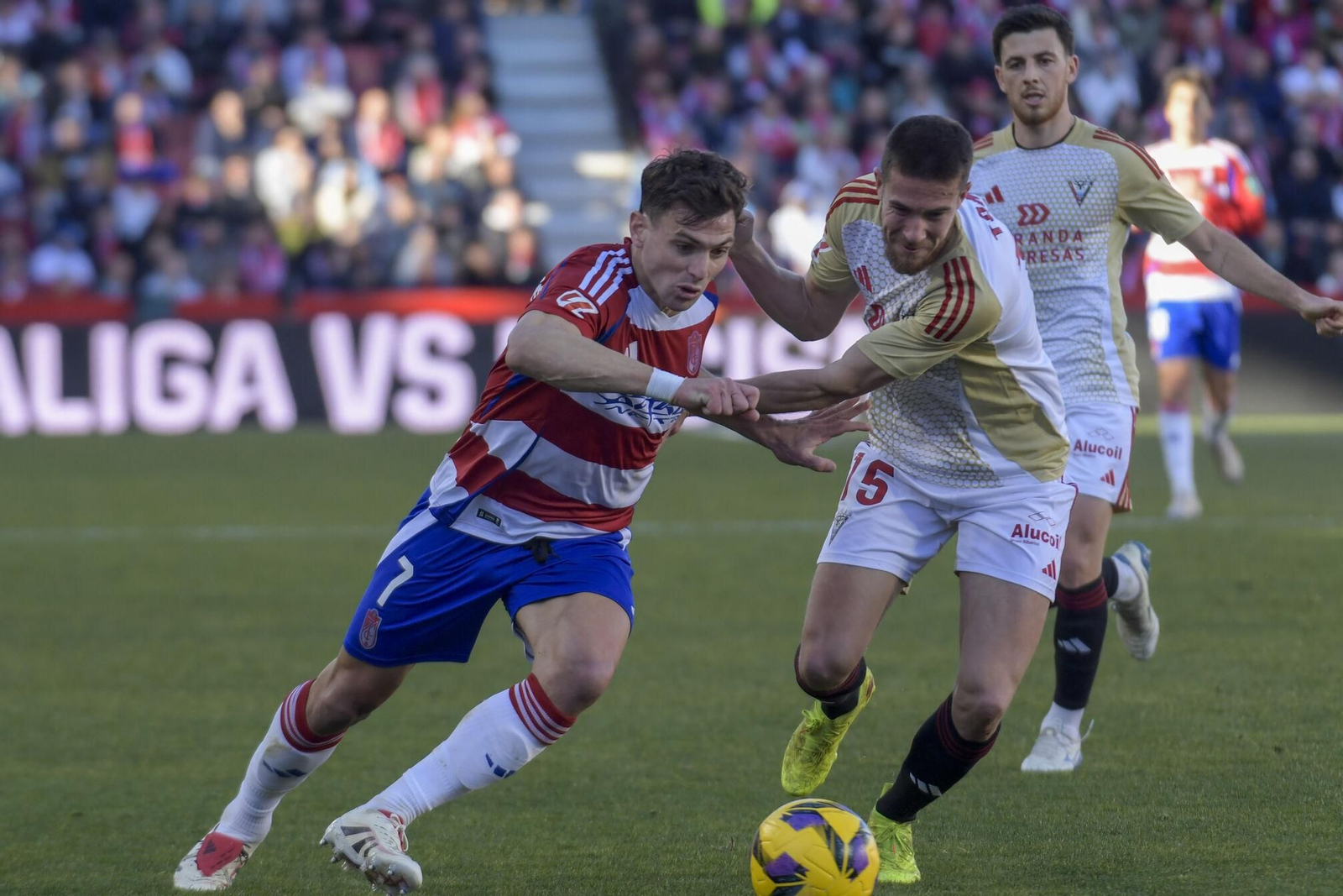 Ataque del Granada en el partido ante el Mirandés