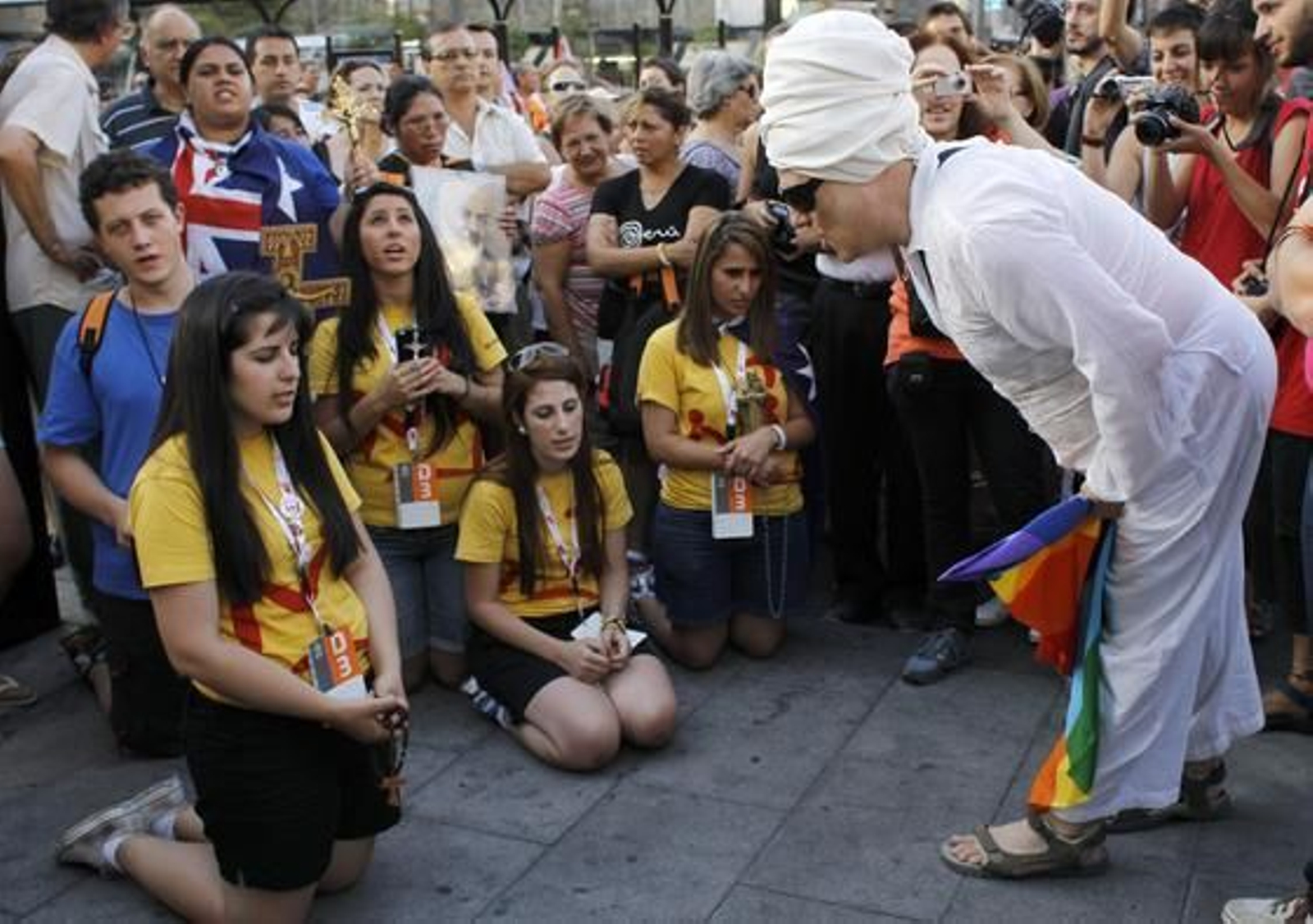 Enfrentamiento entre los manifestantes laicos y los peregrinos de la JMJ.

Foto: Reuters