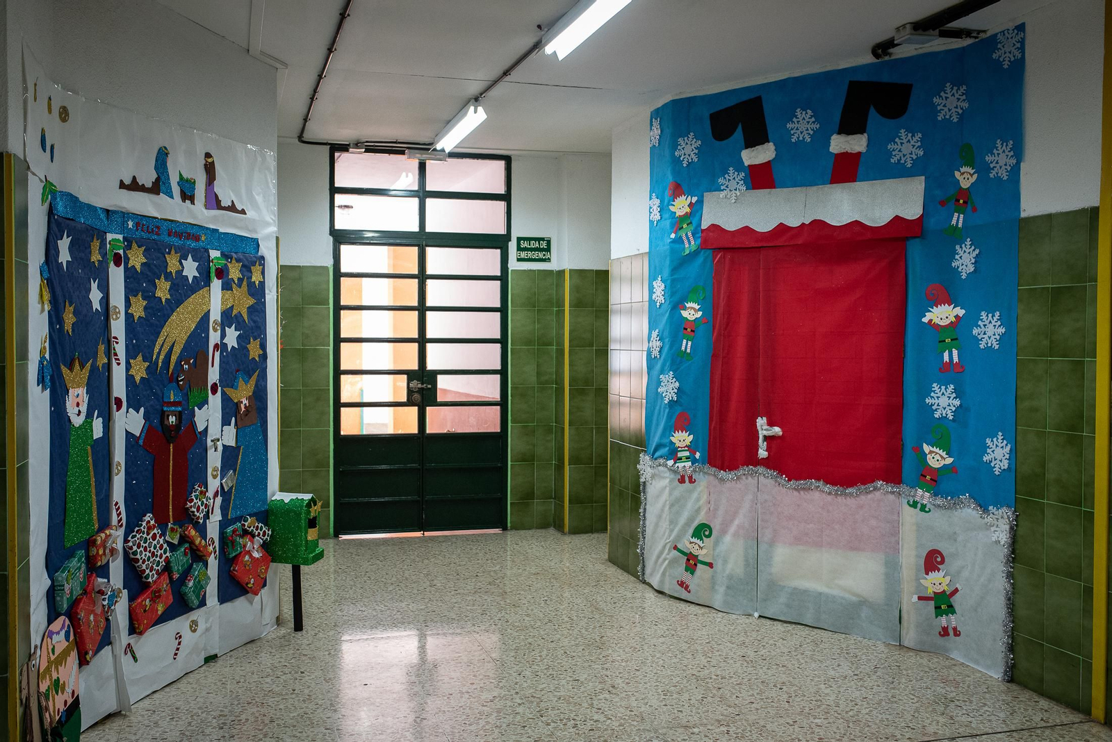 Imágenes de la decoración navideña del Colegio Tartessos